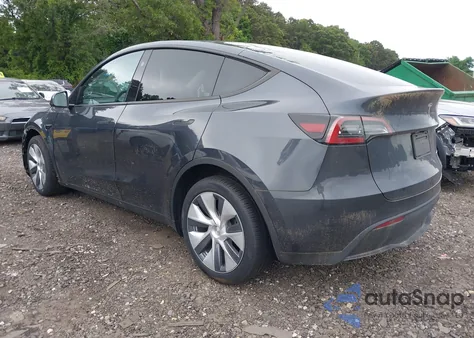2024 Tesla Model Y Long Range Dual Motor All-Wheel Drive z USA, uszkodzony, nr VIN 7SAYGDEE0RA248970